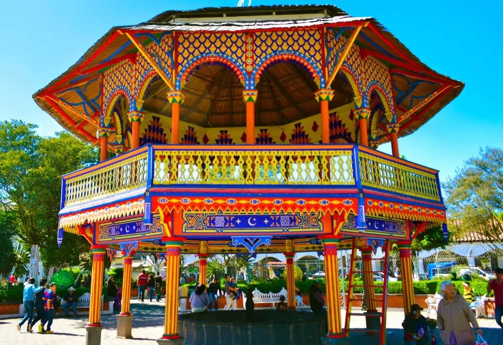Kiosco Mudéjar de madera en el centro de Chignahuapan Puebla